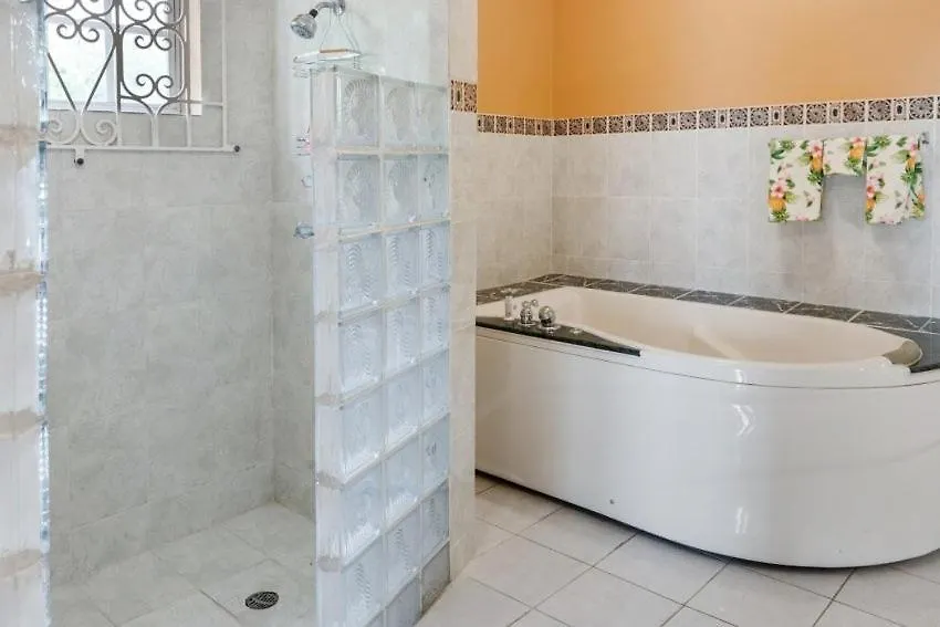 Yanceylargo Estate - Newly Renovated 7Br Beautiful Two-Story W Gorgeous Mountain View Villa Montego Bay 0*,