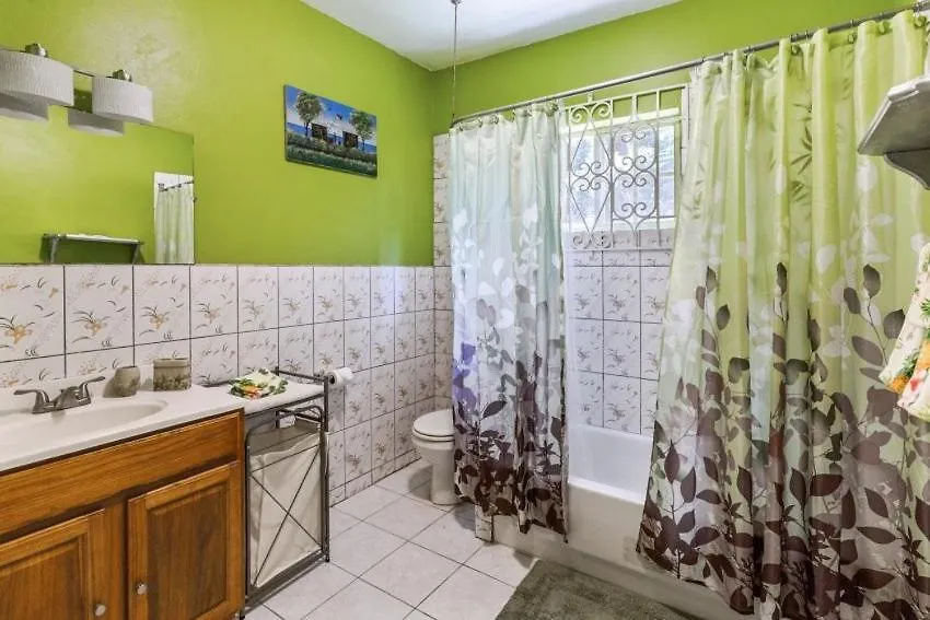 Yanceylargo Estate - Newly Renovated 7Br Beautiful Two-Story W Gorgeous Mountain View Villa Montego Bay