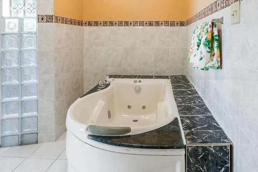 Yanceylargo Estate - Newly Renovated 7Br Beautiful Two-Story W Gorgeous Mountain View Villa Montego Bay