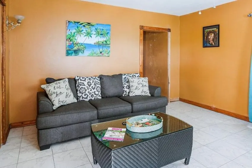 Yanceylargo Estate - Newly Renovated 7Br Beautiful Two-Story W Gorgeous Mountain View Villa Montego Bay