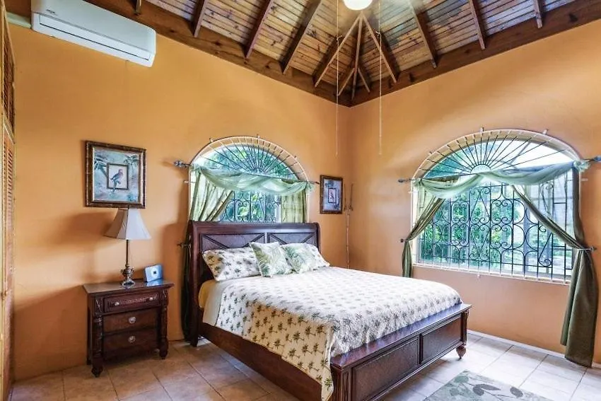 Yanceylargo Estate - Newly Renovated 7Br Beautiful Two-Story W Gorgeous Mountain View Villa Montego Bay Jamaica