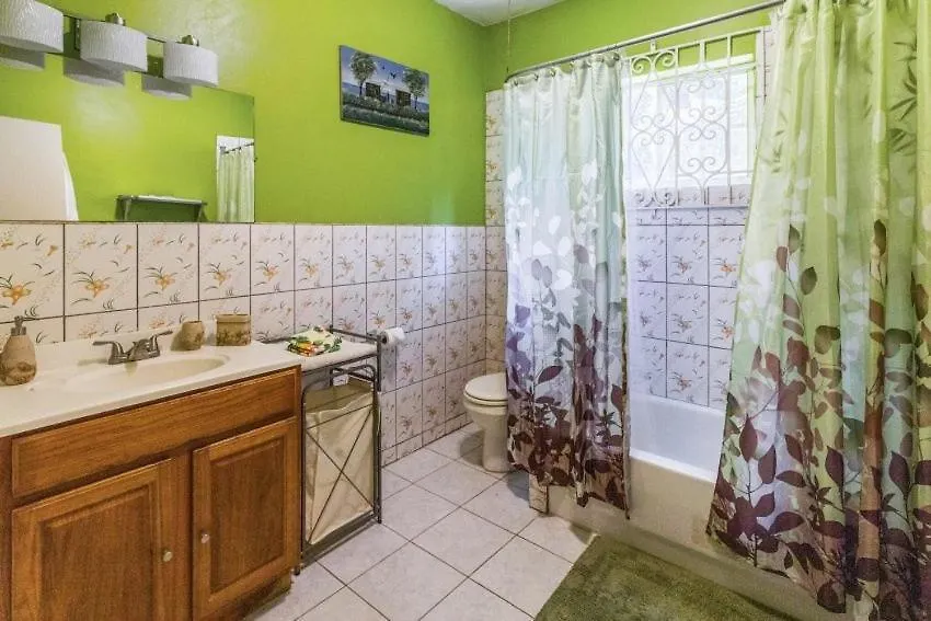 Yanceylargo Estate - Newly Renovated 7Br Beautiful Two-Story W Gorgeous Mountain View Villa Montego Bay